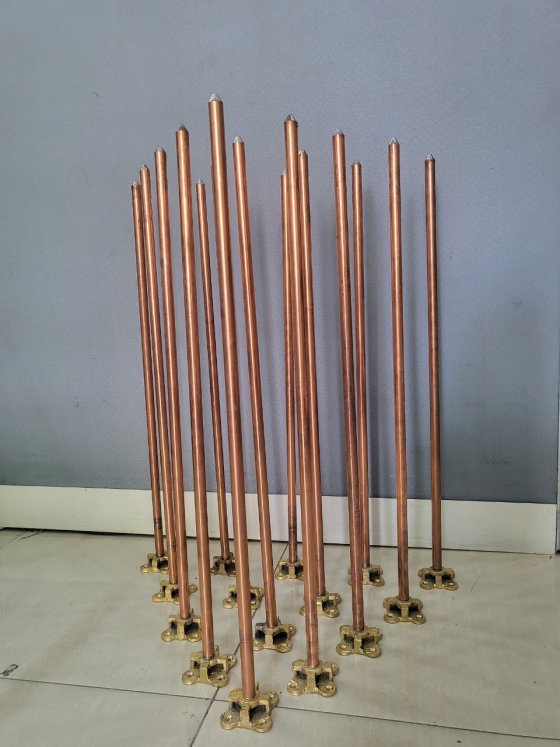 Kim thu sét cổ điển thép mạ đồng D16 dài 1m